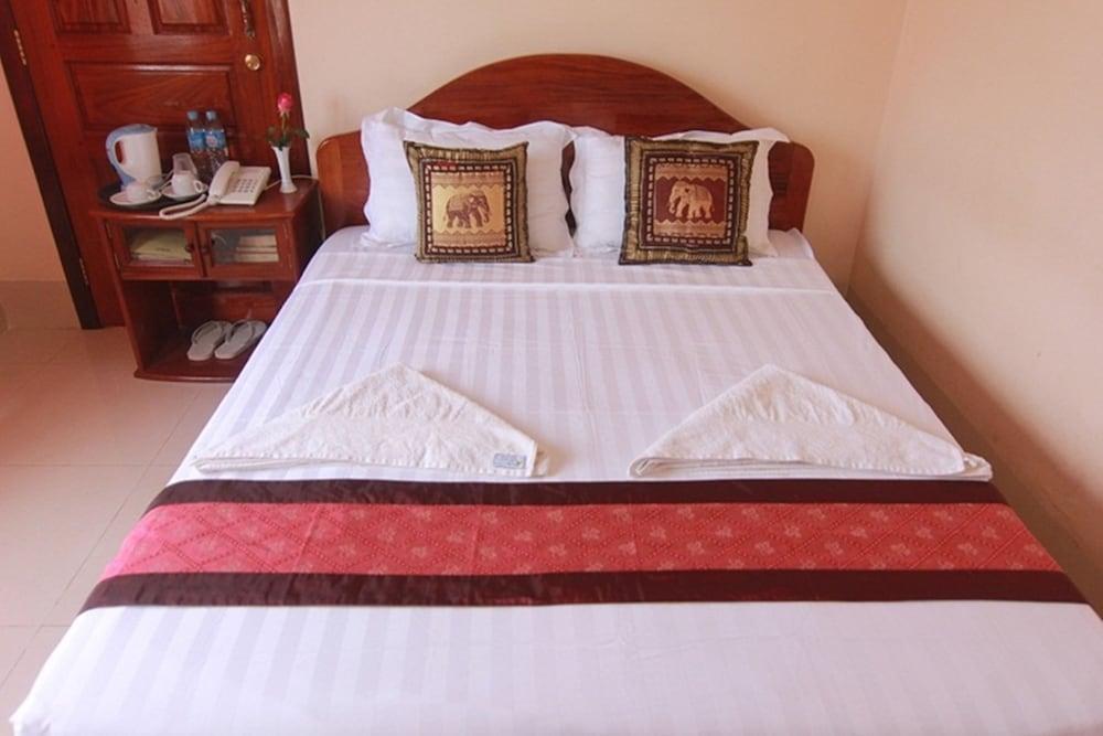 Siem Reap Riverside Hotel Exterior photo
