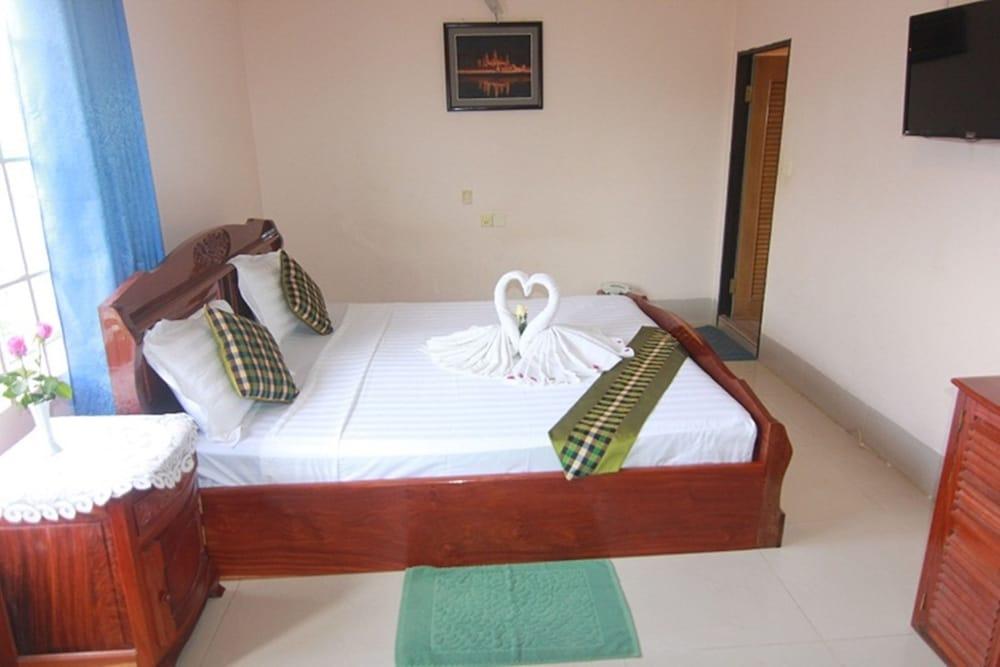 Siem Reap Riverside Hotel Exterior photo