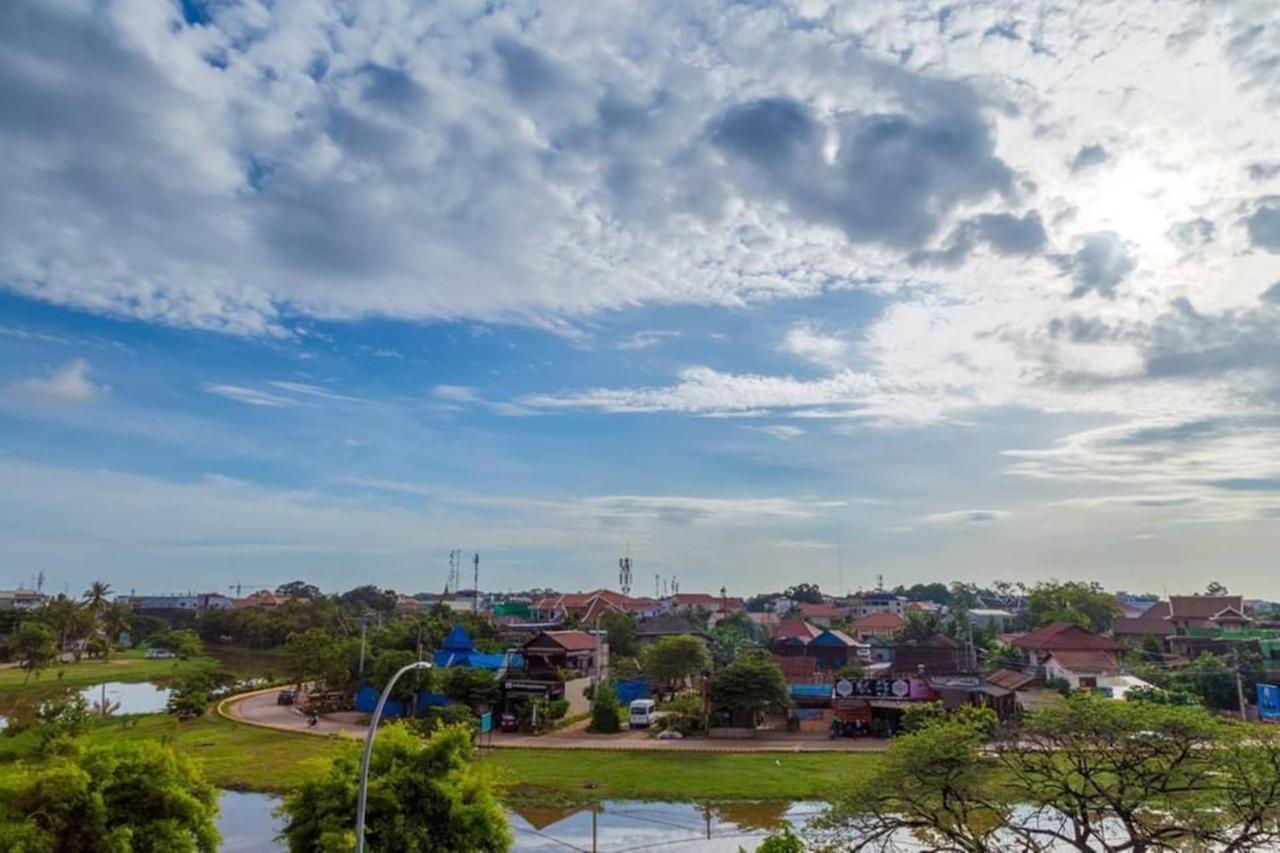 Siem Reap Riverside Hotel Exterior photo