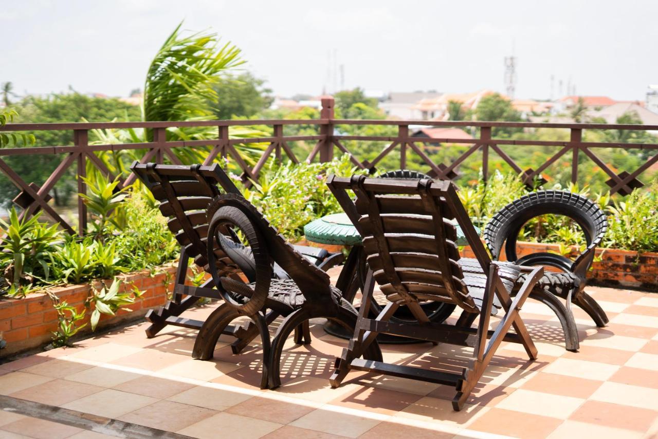 Siem Reap Riverside Hotel Exterior photo
