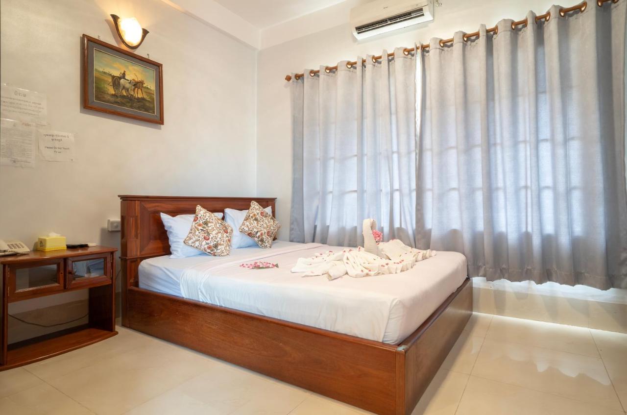 Siem Reap Riverside Hotel Exterior photo