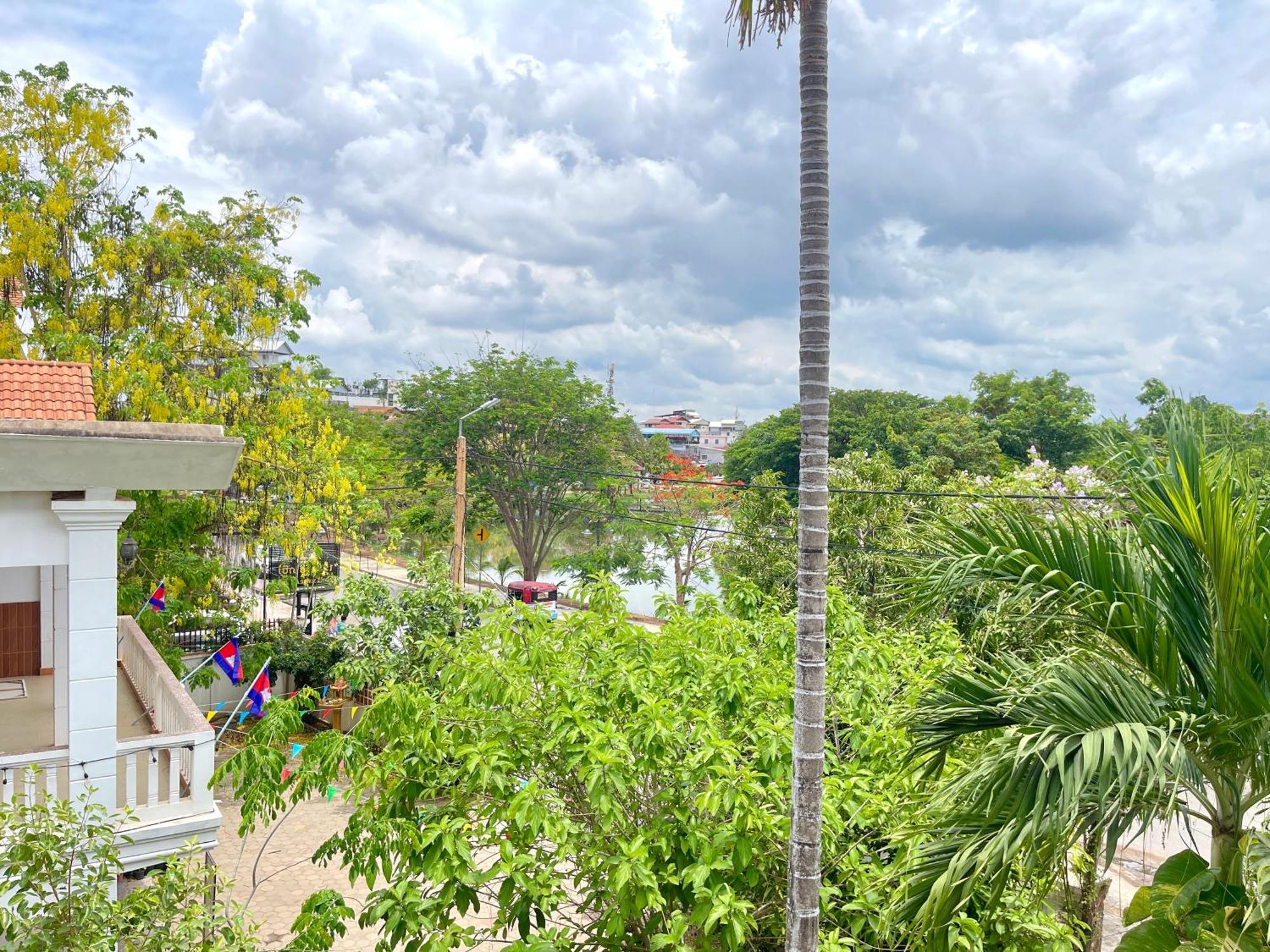Siem Reap Riverside Hotel Exterior photo