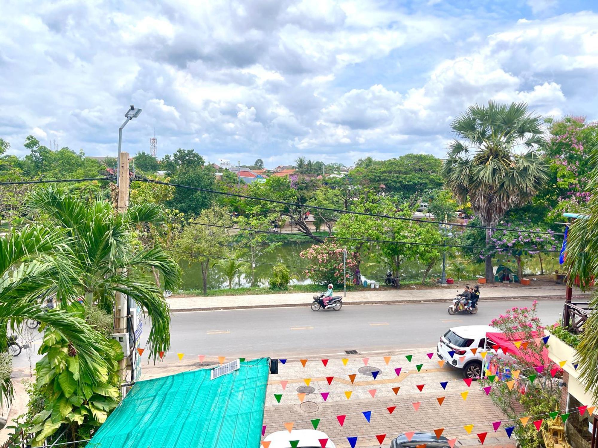 Siem Reap Riverside Hotel Exterior photo