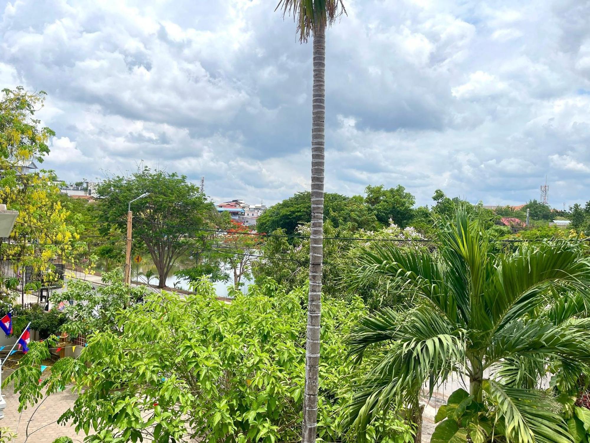 Siem Reap Riverside Hotel Exterior photo