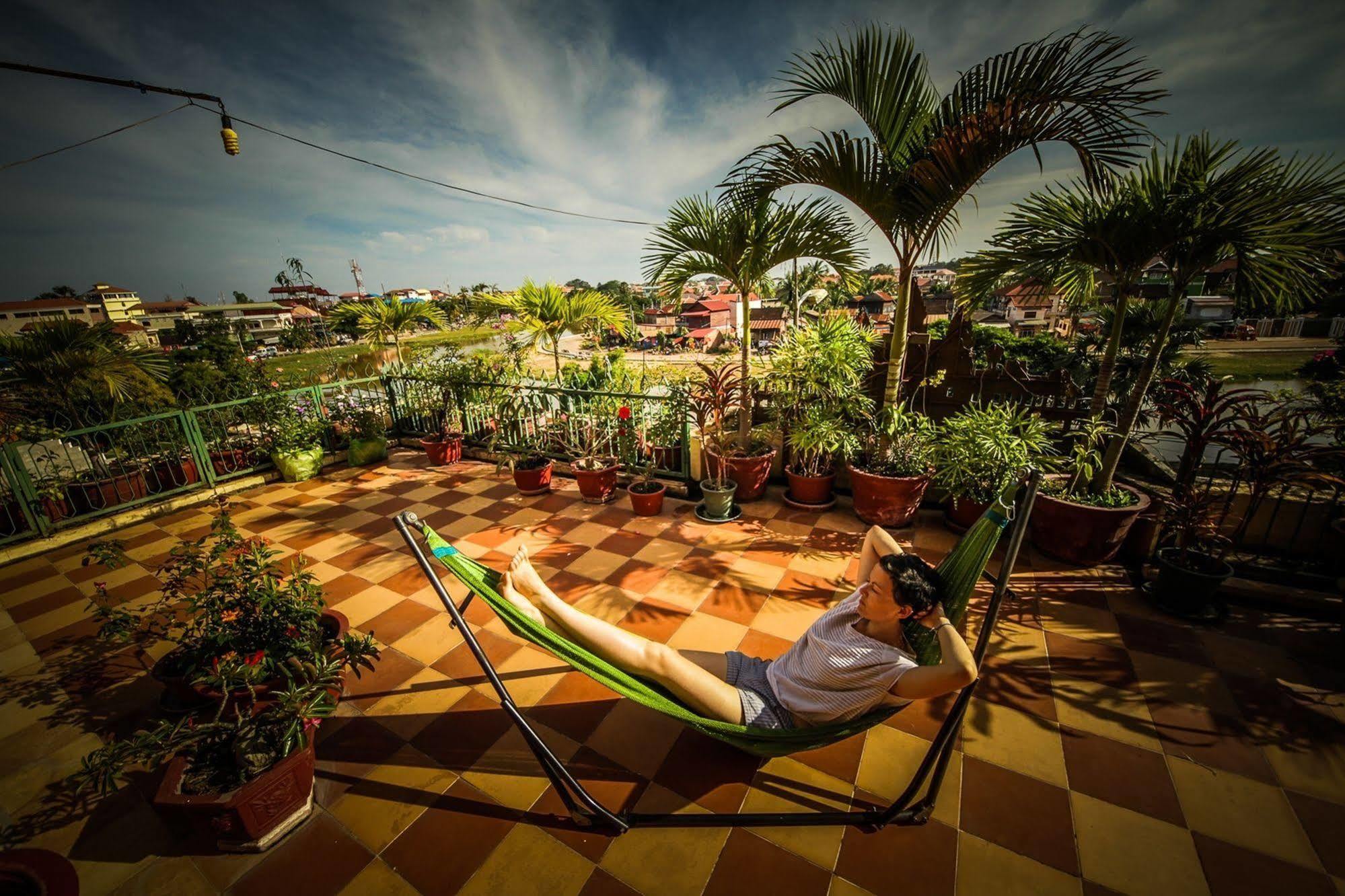 Siem Reap Riverside Hotel Exterior photo